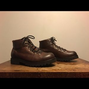 Nwot Frye hiker boot